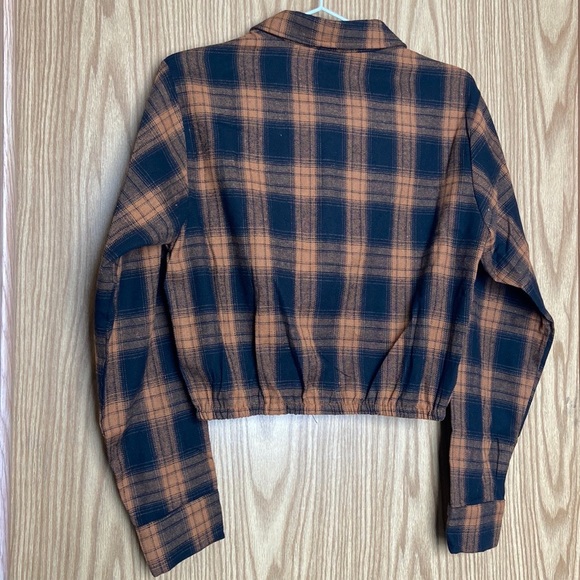 Emory Park Plaid Crop Top - Picture 7 of 9